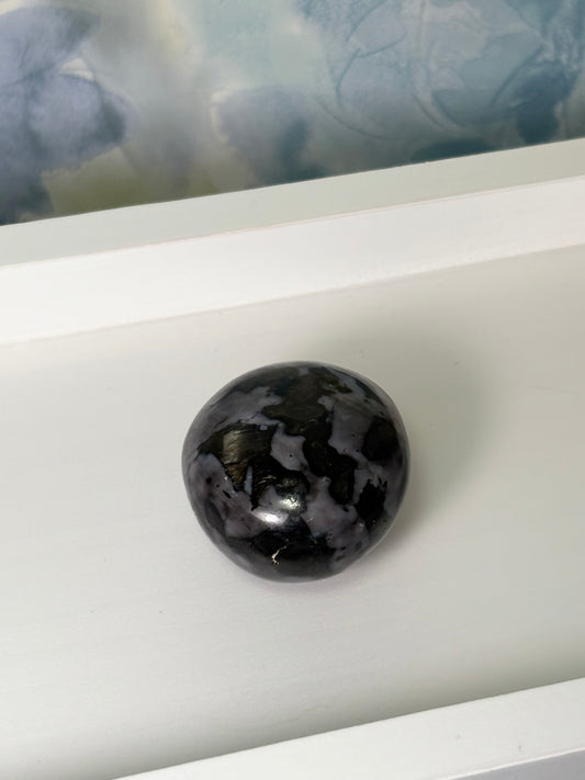 Indigo Gabbro Palm Stone 015